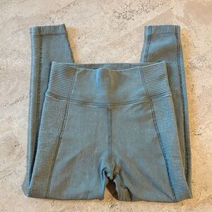 Offline by Aerie size XS beautiful light Green Leggings